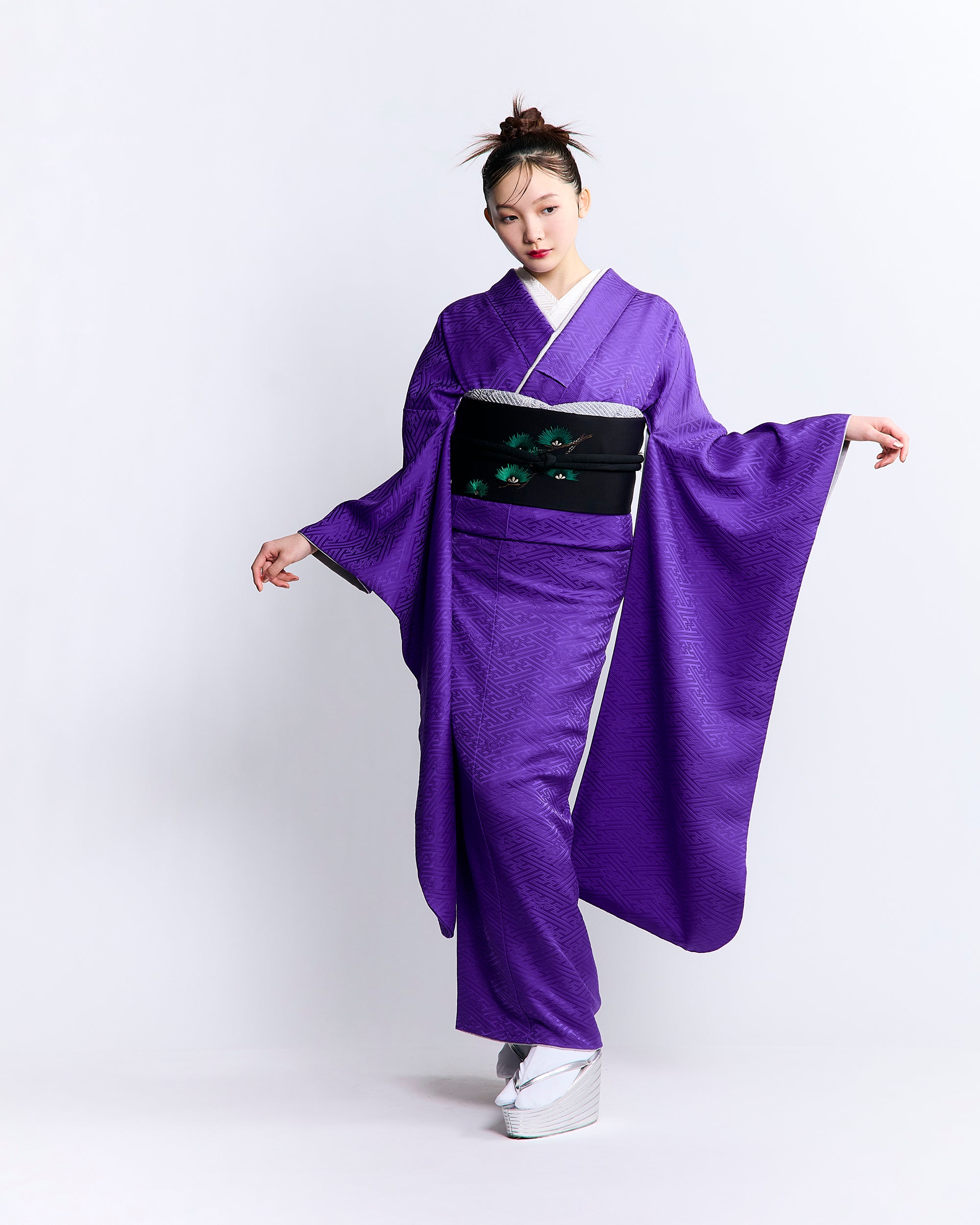 振袖購入｜色無地振袖【紗綾形紫】 – 振袖KAPUKI